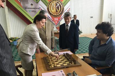 Дмитрий Андрейкин во втором туре шахматного супертурнира в Пойковском вновь сыграл вничью